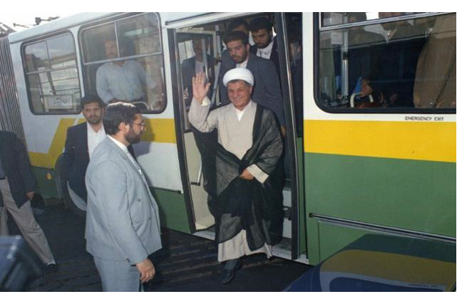 اتوبوس برقی در سال 1370 توسط اکبر هاشمی رفسنجانی رئیس جمهور افتتاح شد.